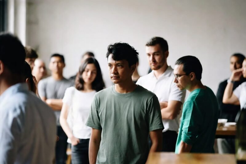 Unconscious habits that make people dislike you (without you realizing it)